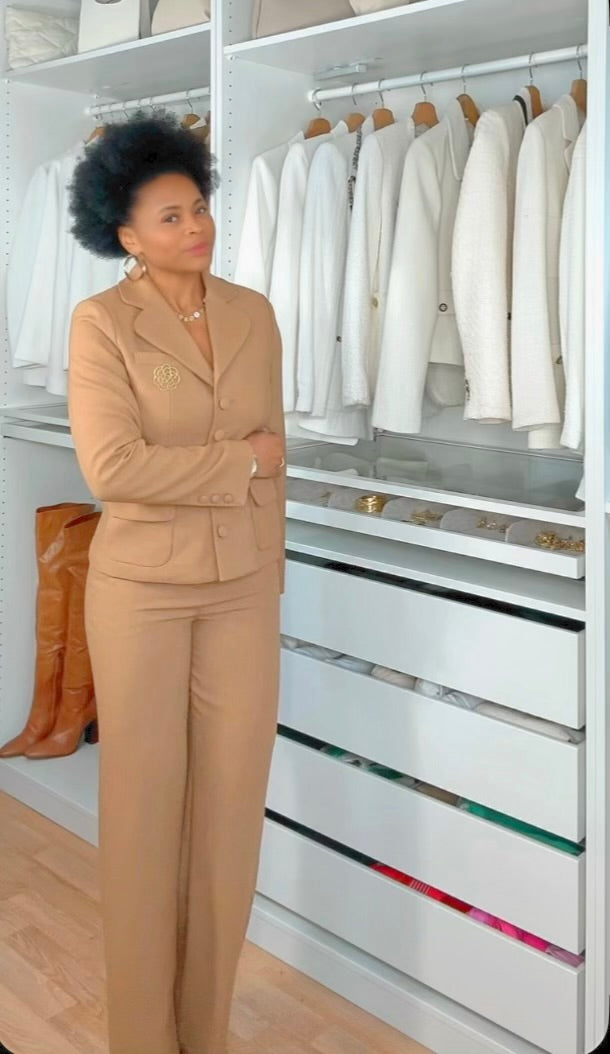 TAILLEUR AVEC BLAZER cintrée à 5 boutons