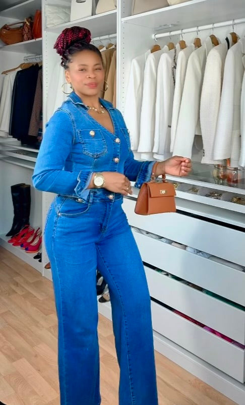 COMBINAISON EN JEANS LARGE AVEC BOUTONS DORÉS