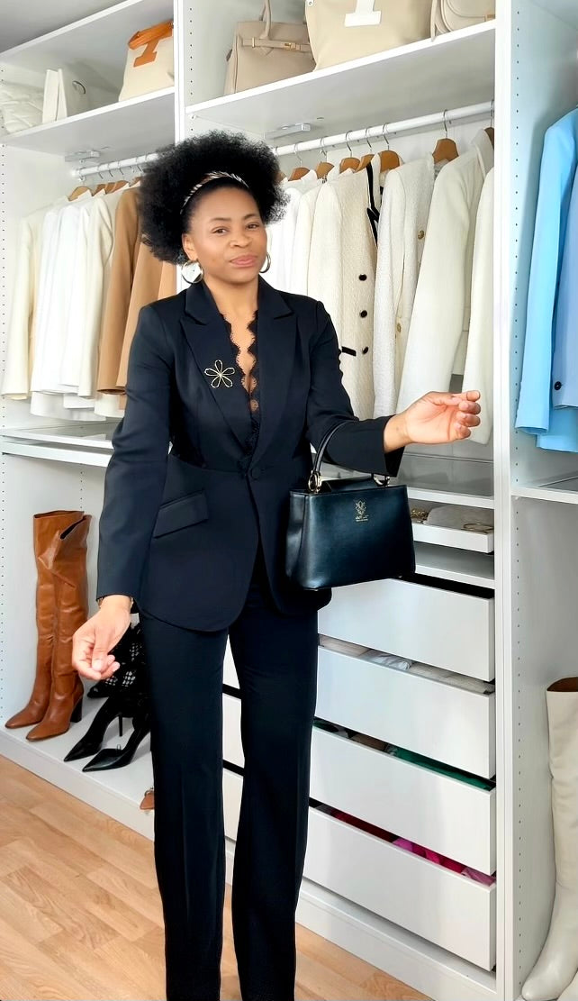 Tailleur ajustée avec détails en dentelle noir