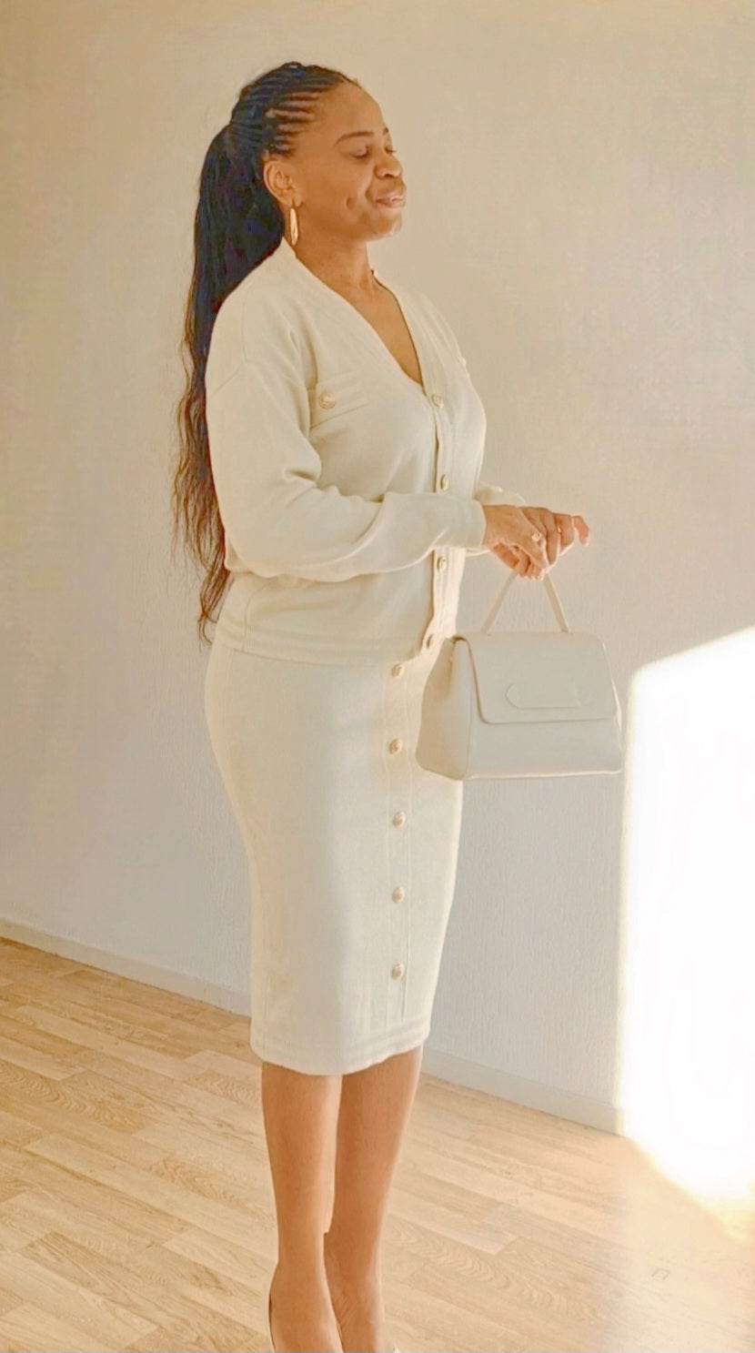 ENSEMBLE GILET JUPE MI-LONGUE EN MAILLE ECRU
