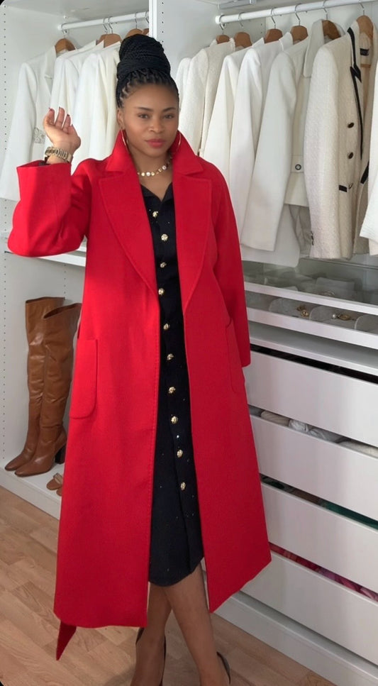 Manteau long rouge avec corde