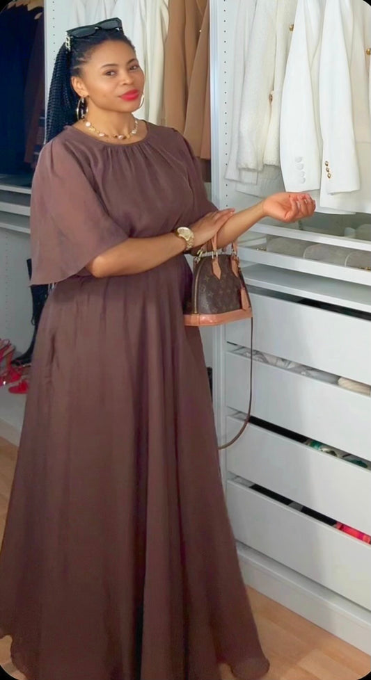 Longue Robe avec corde et manches volante