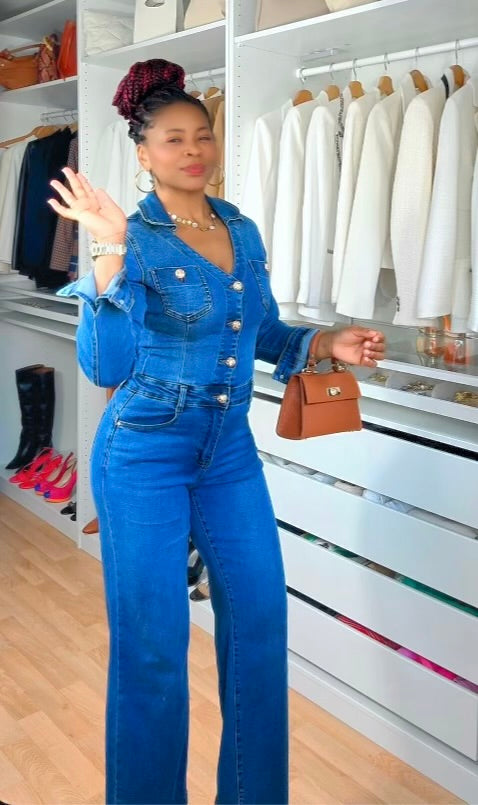 COMBINAISON EN JEANS LARGE AVEC BOUTONS DORÉS