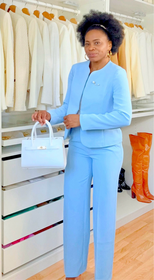 Tailleur Veste courte avec broche incluse bleu ciel